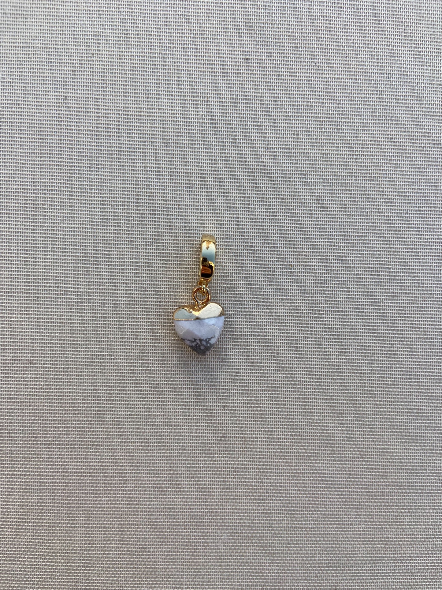 Herz Charm Howlith