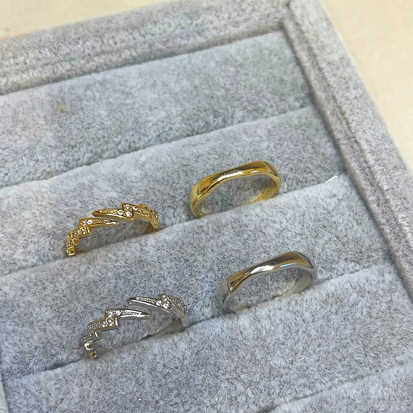 Stormy Ring Gold